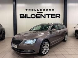 Ljusbrun Begagnad 2014 Skoda Superb Elegance Kombi | 99 900 kr (Marknadspris)