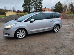 Silver Begagnad 2011 Peugeot 5008 Minibuss | 41 000 kr (Bra pris)
