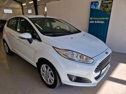 Vit Begagnad 2014 Ford Fiesta Titanium Halvkombi | 64 900 kr (Marknadspris)