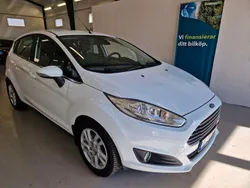 Vit Begagnad 2014 Ford Fiesta Titanium Halvkombi | 69 900 kr (Marknadspris)