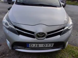 Silver Begagnad 2013 Toyota Verso Minibuss | 160 000 kr
