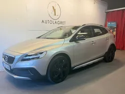 Ljusgul Begagnad 2016 Volvo V40 CC Summum Kombi | 219 900 kr