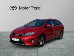 Mörkröd (röd) Begagnad 2015 Toyota Auris Touring Sports Edition Kombi | 145 000 kr (Marknadspris)
