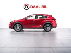 Röd Begagnad 2017 Lexus NX300h SUV | 229 700 kr (Marknadspris)