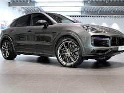 Grå Begagnad 2021 Porsche Cayenne Turbo S SUV | 925 000 kr
