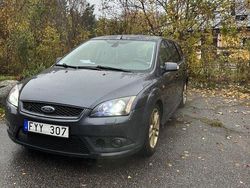 Grå Begagnad 2008 Ford Focus Kombi | 30 000 kr (Marknadspris)