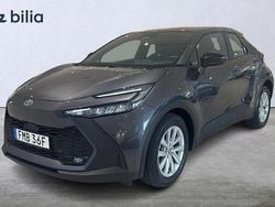 Mörkgrå Begagnad 2024 Toyota C-HR Active SUV | 329 900 kr (Marknadspris)