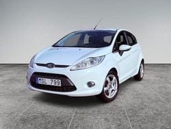 Vit Begagnad 2012 Ford Fiesta Titanium Halvkombi | 44 900 kr (Marknadspris)