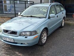 Ljusgrön metallic Begagnad 2003 Volvo V40 Kombi | 12 500 kr (Marknadspris)