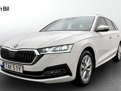 Vit Begagnad 2023 Skoda Octavia Style Kombi | 319 900 kr (Marknadspris)