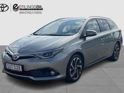 Ljusgrå Begagnad 2015 Toyota Auris Hybrid Comfort Kombi | 162 000 kr (Lite dyr)