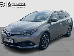 Ljusgrå Begagnad 2015 Toyota Auris Hybrid Comfort Kombi | 162 000 kr (Lite dyr)
