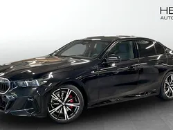 Svart (black) Begagnad 2025 BMW 520 M Sport Sedan | 608 700 kr (Dyr)