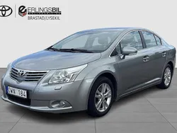 Ljusgrå (grå) Begagnad 2010 Toyota Avensis Sedan | 79 000 kr (Dyr)