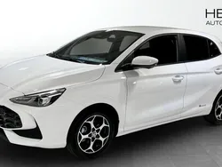Vit Ny 2024 MG MG3 Luxury Halvkombi | 284 990 kr (Marknadspris)