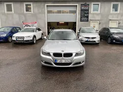 Ljusgrå Begagnad 2012 BMW 320 Kombi | 95 900 kr (Superpris)