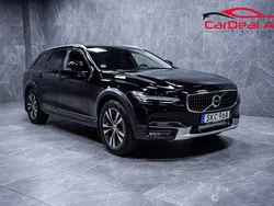 Svart Begagnad 2019 Volvo V90 CC Momentum Kombi | 249 800 kr (Marknadspris)