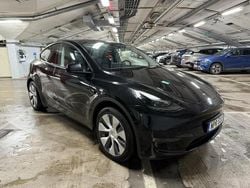 Svart Begagnad 2023 Tesla Model Y Long Range AWD SUV | 439 000 kr (Bra pris)