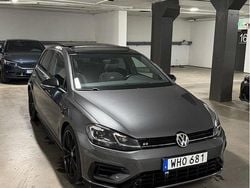Grå Begagnad 2018 VW Golf VII R Halvkombi | 288 000 kr (Dyr)