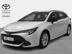 Grå Begagnad 2025 Toyota Corolla Active Kombi | 309 900 kr (Marknadspris)