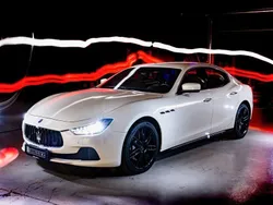 Vit (vit pärlemo) Begagnad 2014 Maserati Ghibli Sportkupé | 295 000 kr