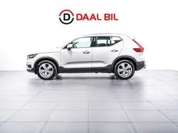 Vit Begagnad 2020 Volvo XC40 Momentum SUV | 304 700 kr (Marknadspris)
