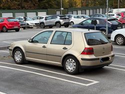Gul Begagnad 2001 VW Golf IV Trendline Halvkombi | 12 000 kr (Lite dyr)
