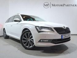 Vit Begagnad 2018 Skoda Superb LAURIN & KLEMENT Kombi | 219 900 kr (Marknadspris)
