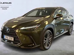 Grön Begagnad 2022 Lexus NX450h+ Luxury Line SUV | 599 000 kr (Marknadspris)