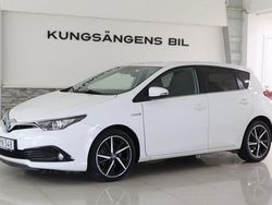 Vit Begagnad 2017 Toyota Auris Hybrid Comfort Halvkombi | 174 900 kr (Marknadspris)