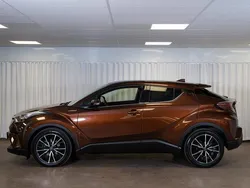 Brun Begagnad 2018 Toyota C-HR Executive SUV | 210 000 kr (Marknadspris)