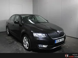 Svart Begagnad 2014 Skoda Octavia Elegance Halvkombi | 77 900 kr (Marknadspris)