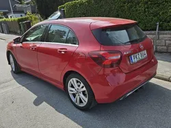 Röd Begagnad 2018 Mercedes A200 Halvkombi | 169 000 kr