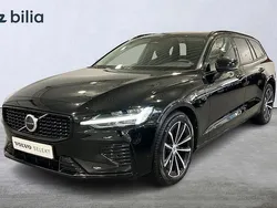 Svart Begagnad 2022 Volvo V60 Plus Kombi | 399 900 kr (Marknadspris)