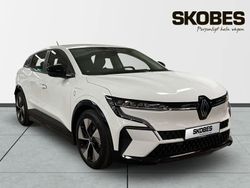 Vit Begagnad 2023 Renault Mégane Equilibre Halvkombi | 269 900 kr (Marknadspris)