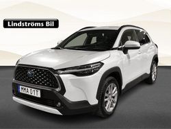 Vit Begagnad 2023 Toyota Corolla Cross Style SUV | 359 000 kr (Marknadspris)