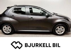 Grå Begagnad 2022 Mazda 2 Halvkombi | 194 900 kr (Marknadspris)