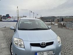 Blå Begagnad 2009 Toyota Auris Halvkombi | 35 000 kr (Marknadspris)