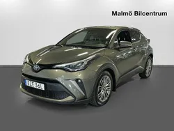 Grön Begagnad 2021 Toyota C-HR Executive SUV | 259 900 kr (Marknadspris)