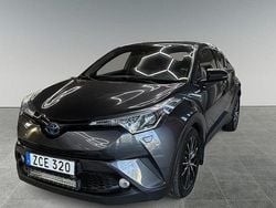 Mörkgrå Begagnad 2017 Toyota C-HR Executive SUV | 187 500 kr (Marknadspris)