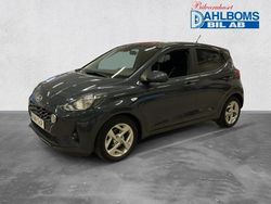 Grå Begagnad 2022 Hyundai i10 Essential Halvkombi | 149 900 kr (Marknadspris)
