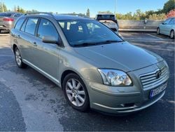 Grön Begagnad 2005 Toyota Avensis Kombi | 25 000 kr (Marknadspris)