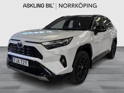 Vit Begagnad 2024 Toyota RAV4 Hybrid Style SUV | 488 900 kr (Lite dyr)