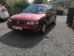 Röd Begagnad 2000 Toyota Corolla Halvkombi | 20 000 kr