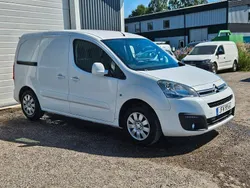 Vit Begagnad 2015 Citroën Berlingo Minibuss | 69 000 kr (Marknadspris)