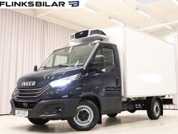 Mörkblå (blå) Begagnad 2023 Iveco Daily Van | 379 700 kr (Bra pris)