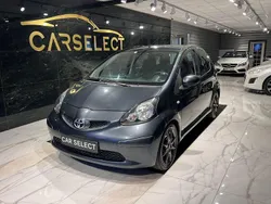 Mörkgrå (grå) Begagnad 2007 Toyota Aygo Halvkombi | 49 900 kr (Marknadspris)