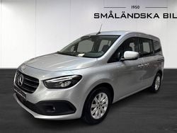 Silver Begagnad 2023 Mercedes T180 Style Minibuss | 298 999 kr (Marknadspris)