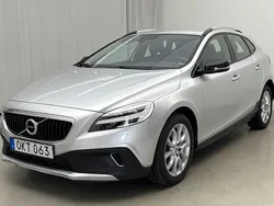 Silver Begagnad 2017 Volvo V40 CC Summum Kombi | 184 000 kr