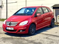 Röd Begagnad 2010 Mercedes B180 Minibuss | 24 900 kr (Marknadspris)